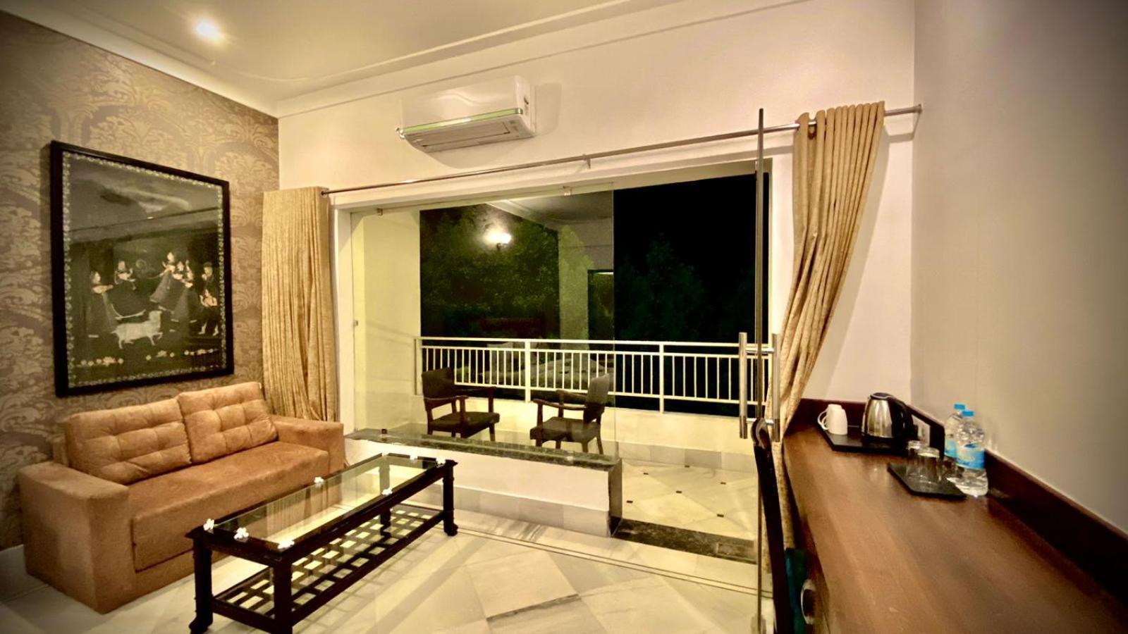 Mewar Palace Resort And Spa Udaipur Bagian luar foto