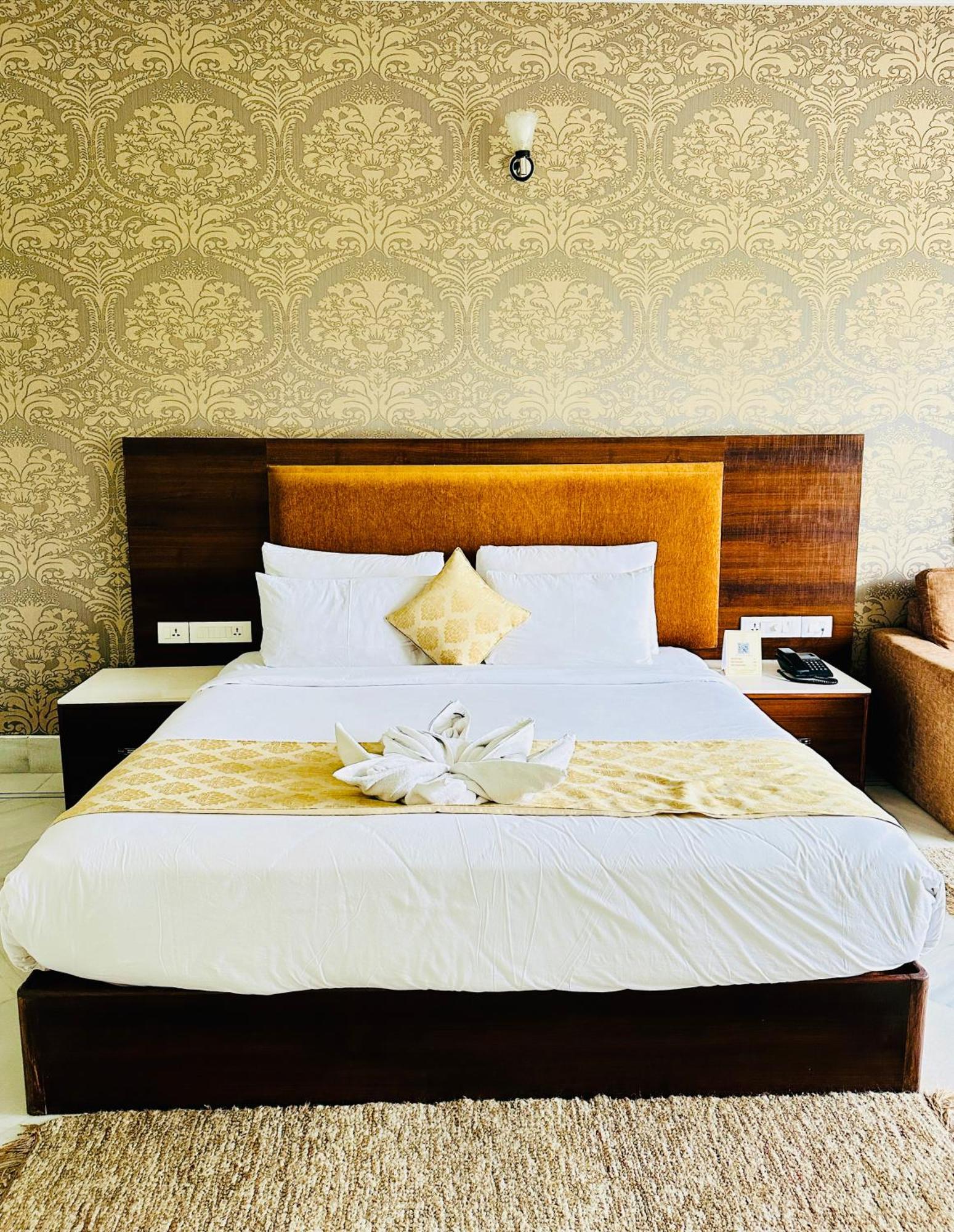 Mewar Palace Resort And Spa Udaipur Bagian luar foto
