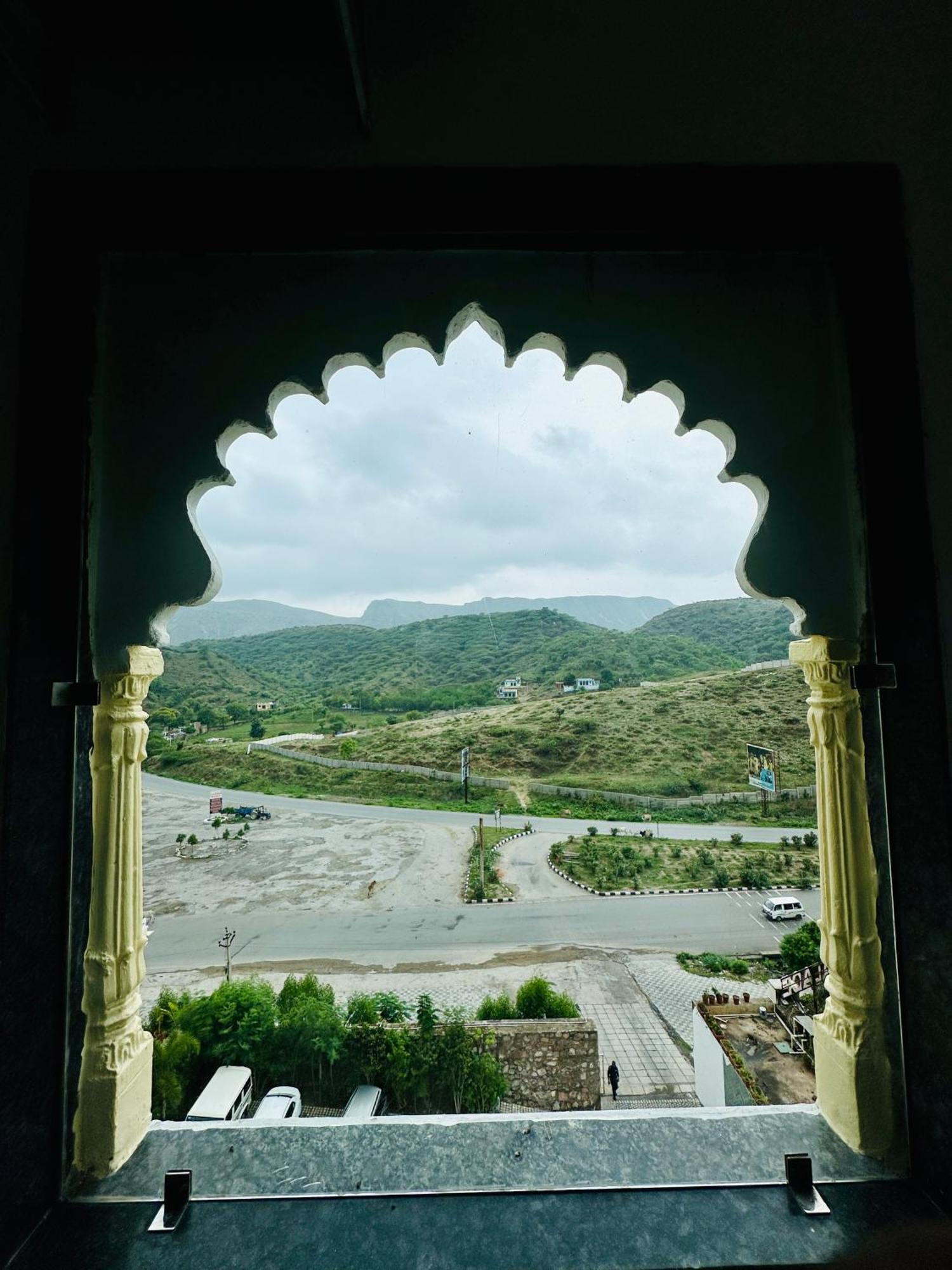 Mewar Palace Resort And Spa Udaipur Bagian luar foto