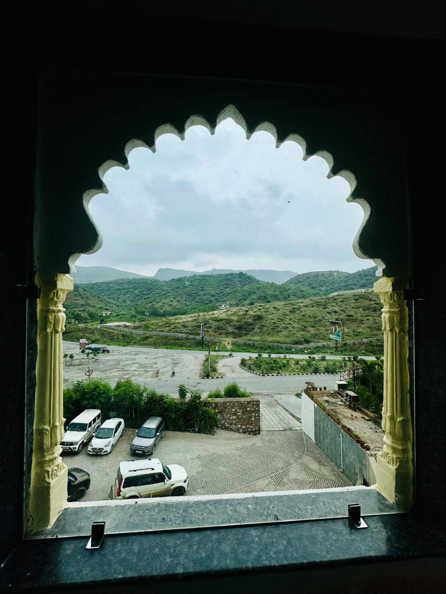 Mewar Palace Resort And Spa Udaipur Bagian luar foto